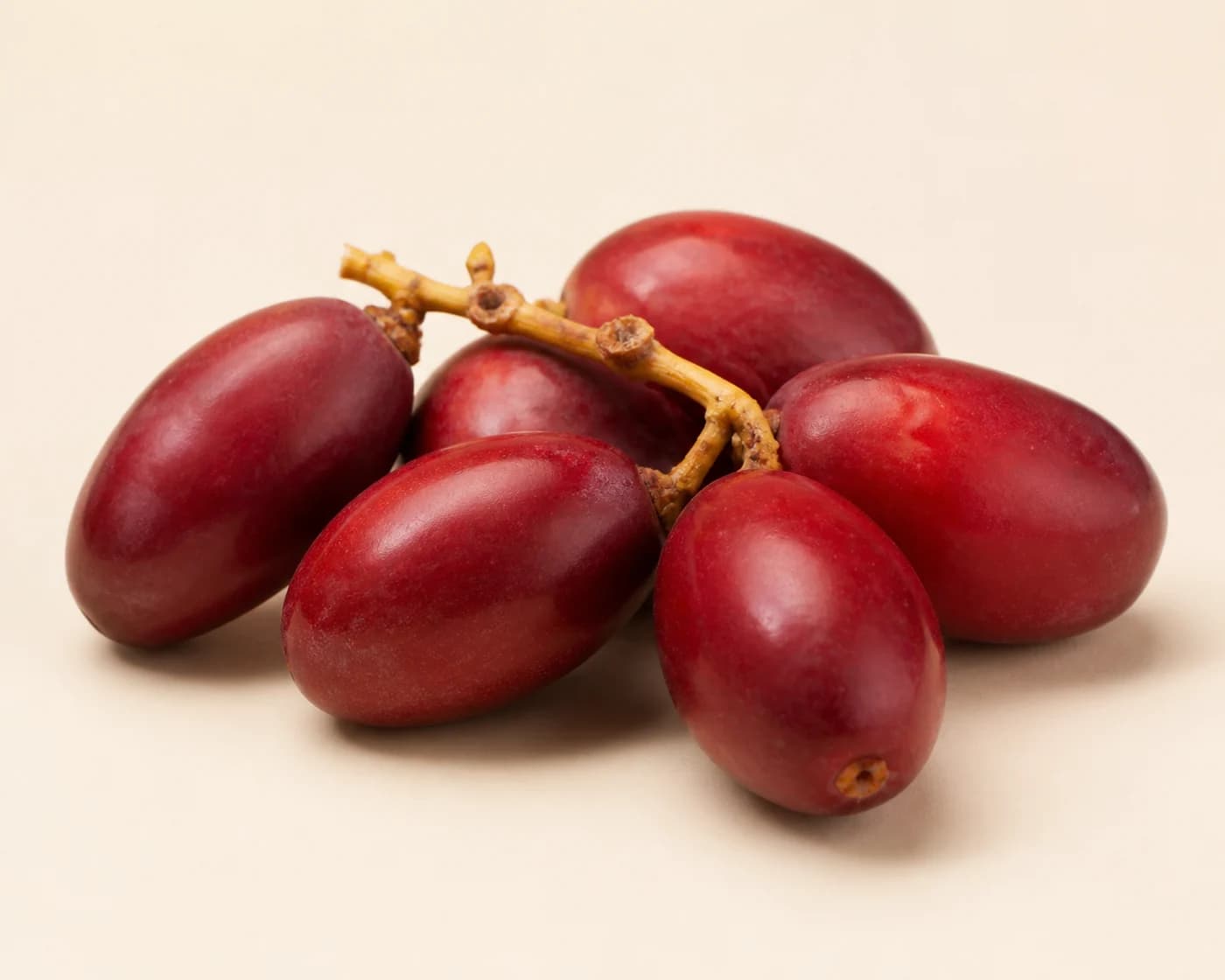 Fresh Red Dates — centered product view